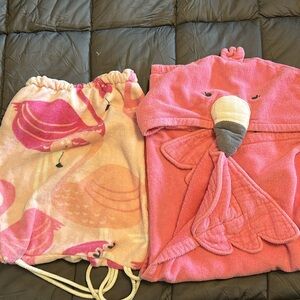 Carter’s Flamingo hooded towel for kids. 50” x 27” 100% Cotton Terry.  +🦩 bag!
